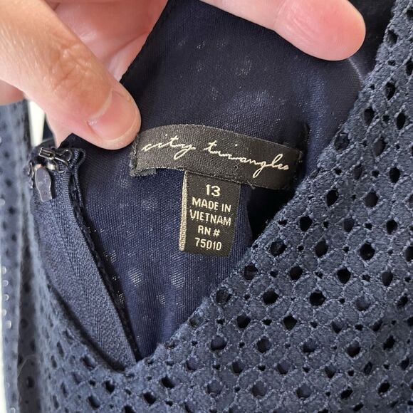 City Triangles Navy Blue Eyelet Sleeveless V Neck Back Romper Shorts Juniors 13 - Picture 5 of 9